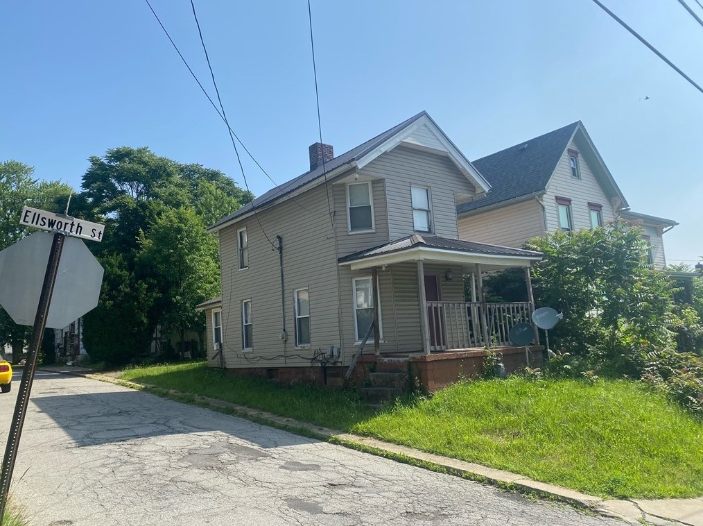 364 Ellsworth St, Hermitage, PA 16146