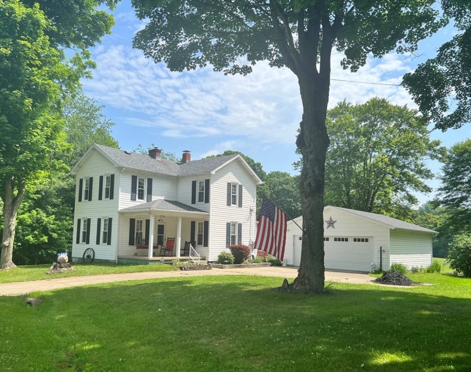 1322 Shaffer Rd, Ellwood City, PA 16117