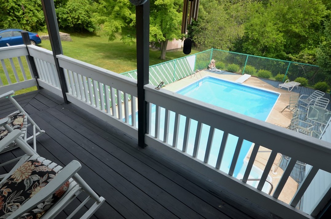1065 Surrey Woods Rd, Bethel Park, PA 15102-3749
