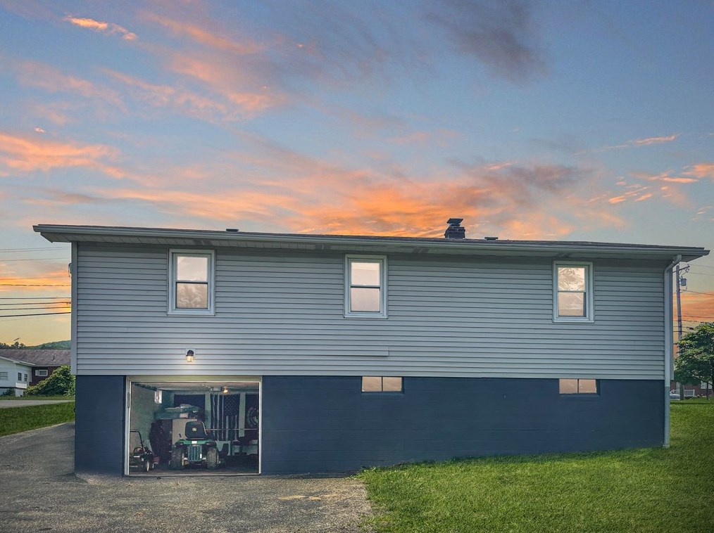 167 Hopwood Fairchance Rd, Hopwood, PA 15445
