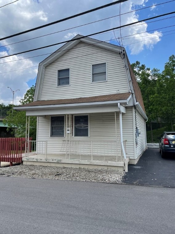1581 Railroad St, Collier Township, PA 15106-4005