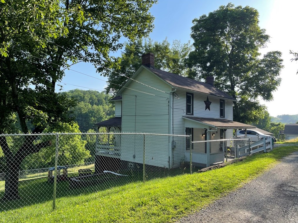223 Lenkey Rd, Vanderbilt, PA 15486