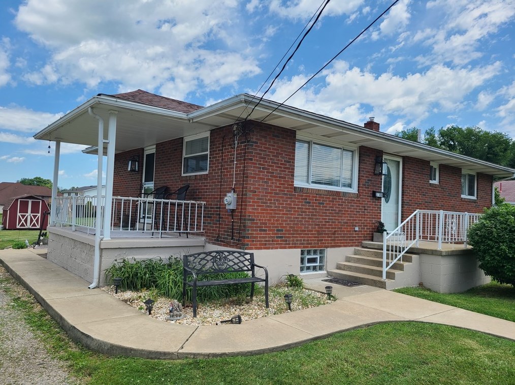 1308 W Green St, Connellsville, PA 15425
