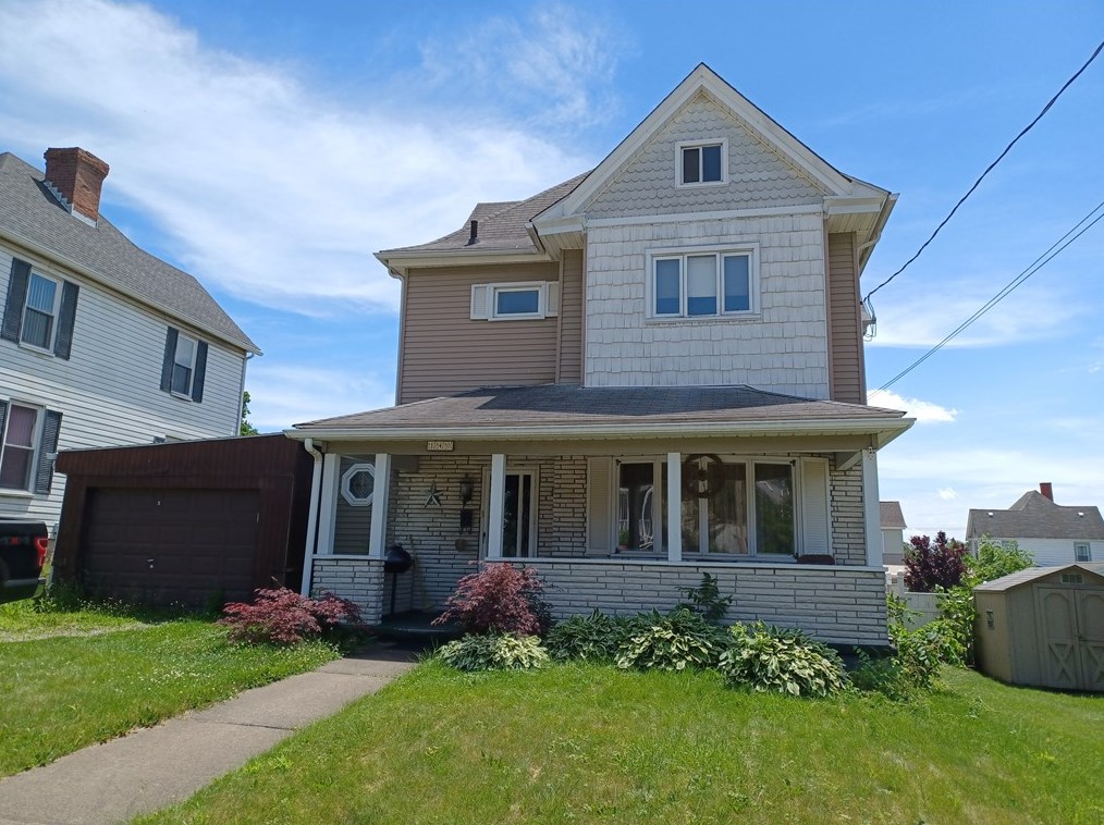 140 Lawrence Ave, Washington, PA 15301-2031