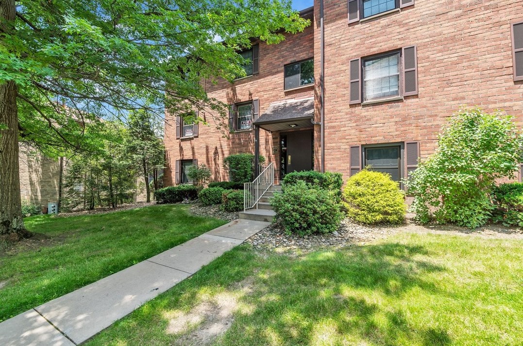 7417 Lighthouse Pt, Pittsburgh, PA 15221