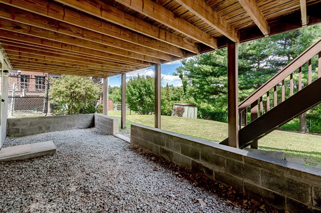 428 Oakhurst Ave, North Versailles PA 15137-2244 exterior