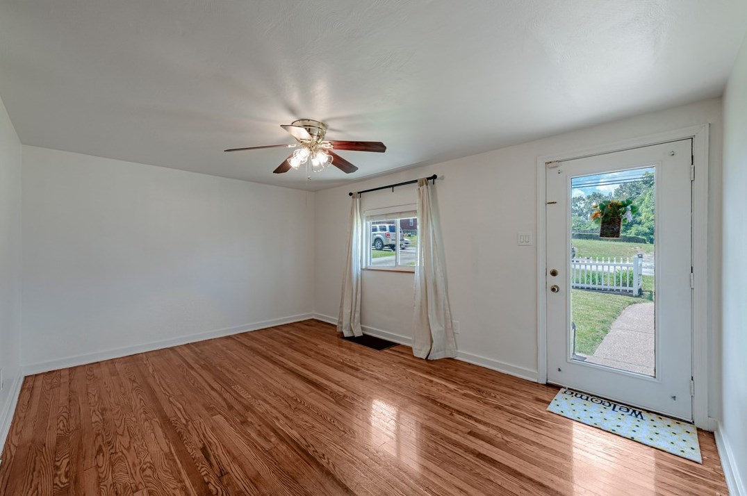 428 Oakhurst Ave, North Versailles, PA 15137-2242