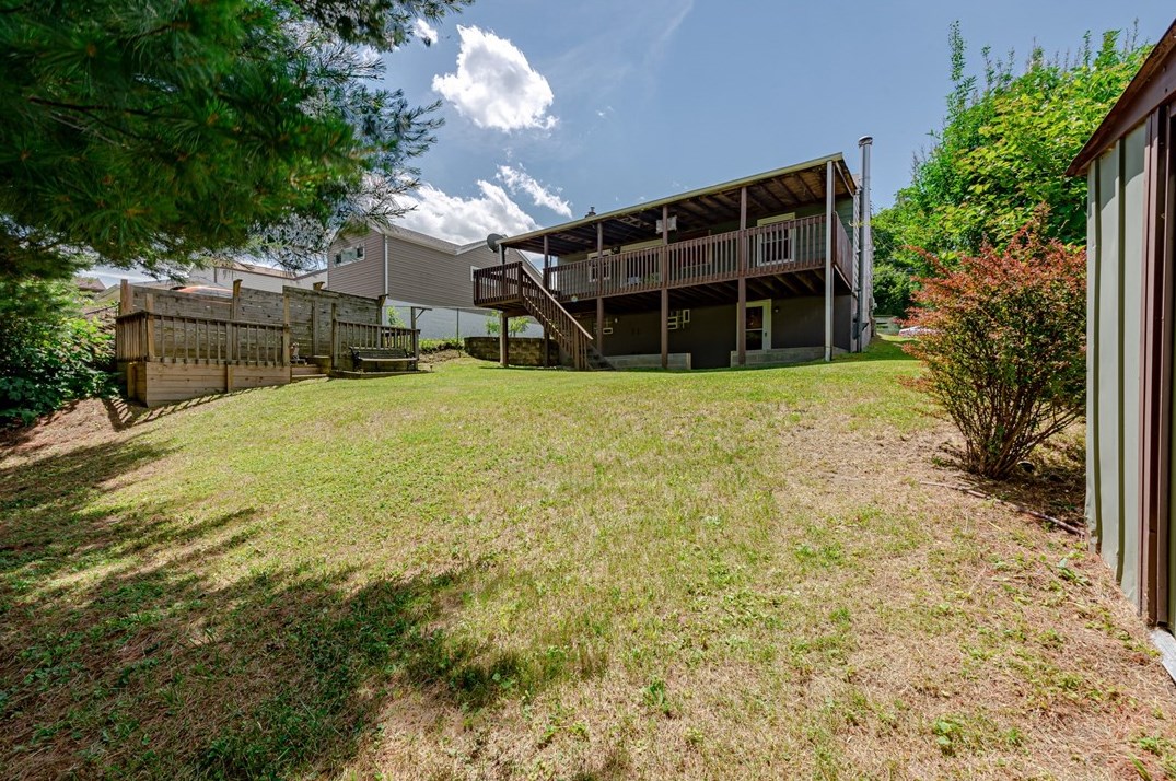 428 Oakhurst Ave, North Versailles PA 15137-2244 exterior