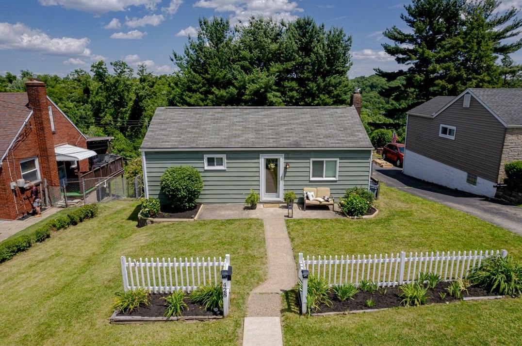 428 Oakhurst Ave, North Versailles PA 15137-2244 exterior