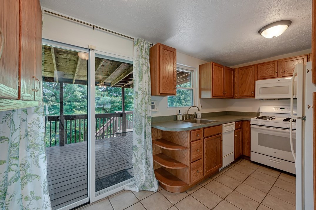 428 Oakhurst Ave, North Versailles PA 15137-2244 exterior