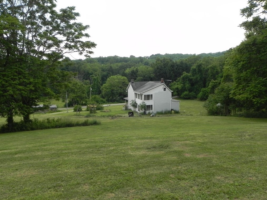 23 Honor St, Coal Center, PA 15423