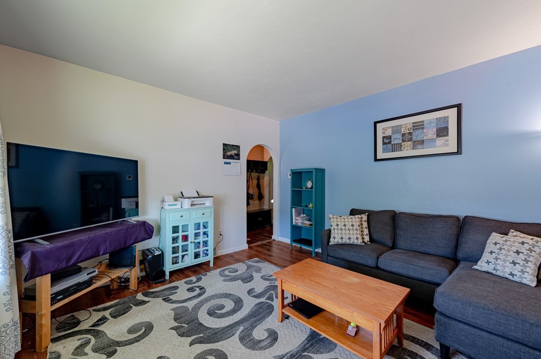 709 Spruce St, North Huntingdon, PA 15642-3632