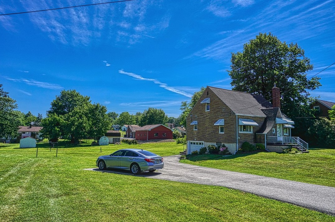 215 Highfield Rd, Butler, PA 16001-3118