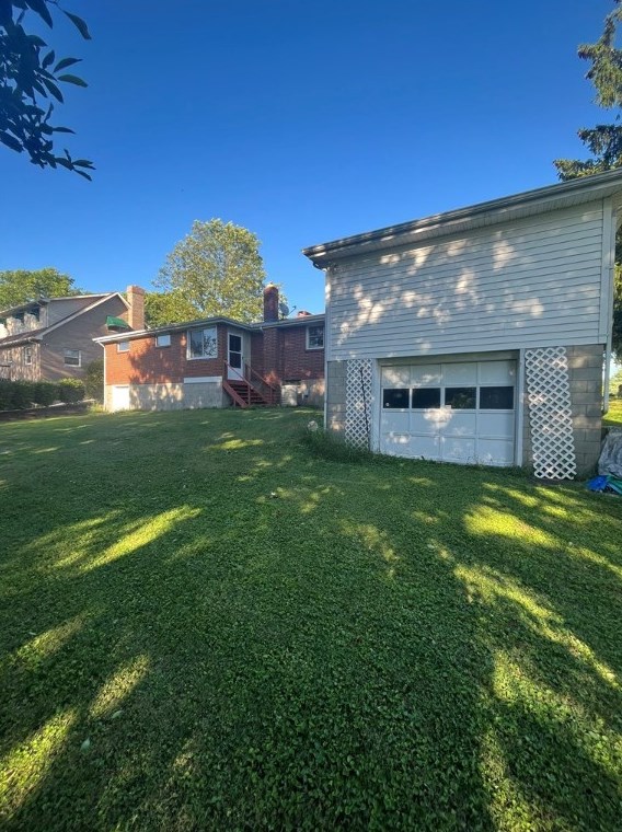 8 Benjamin Dr, Jeannette, PA 15644