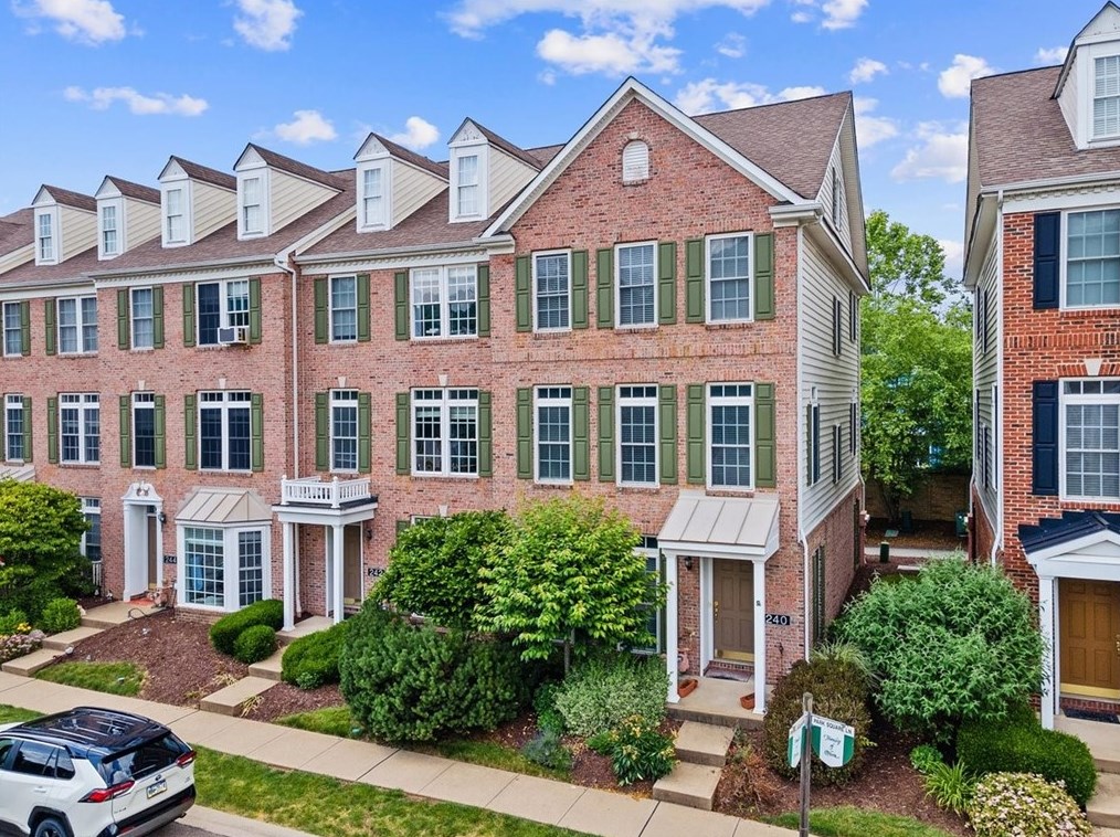 240 Park Square Ln, Pittsburgh, PA 15238