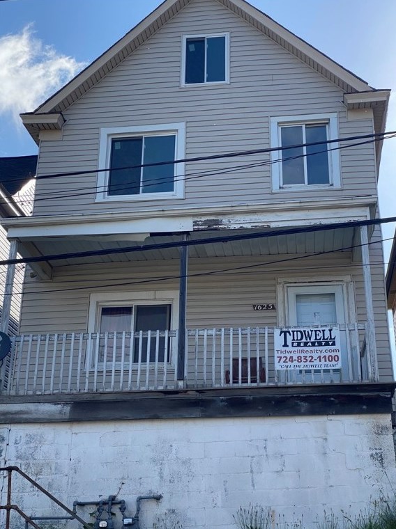 1625 Grandview Ave, Rankin PA  15104-3009 exterior