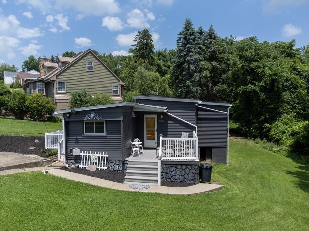 905 Wylie Ave, Washington PA  15301-1629 exterior