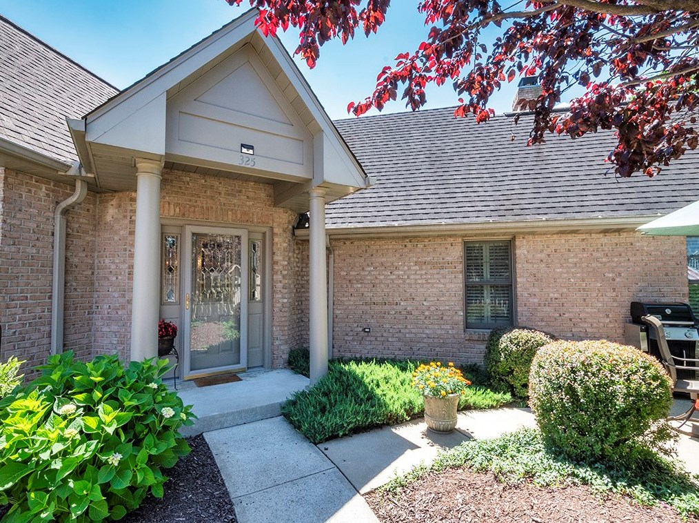 325 Village Green Dr, Canonsburg, PA 15317
