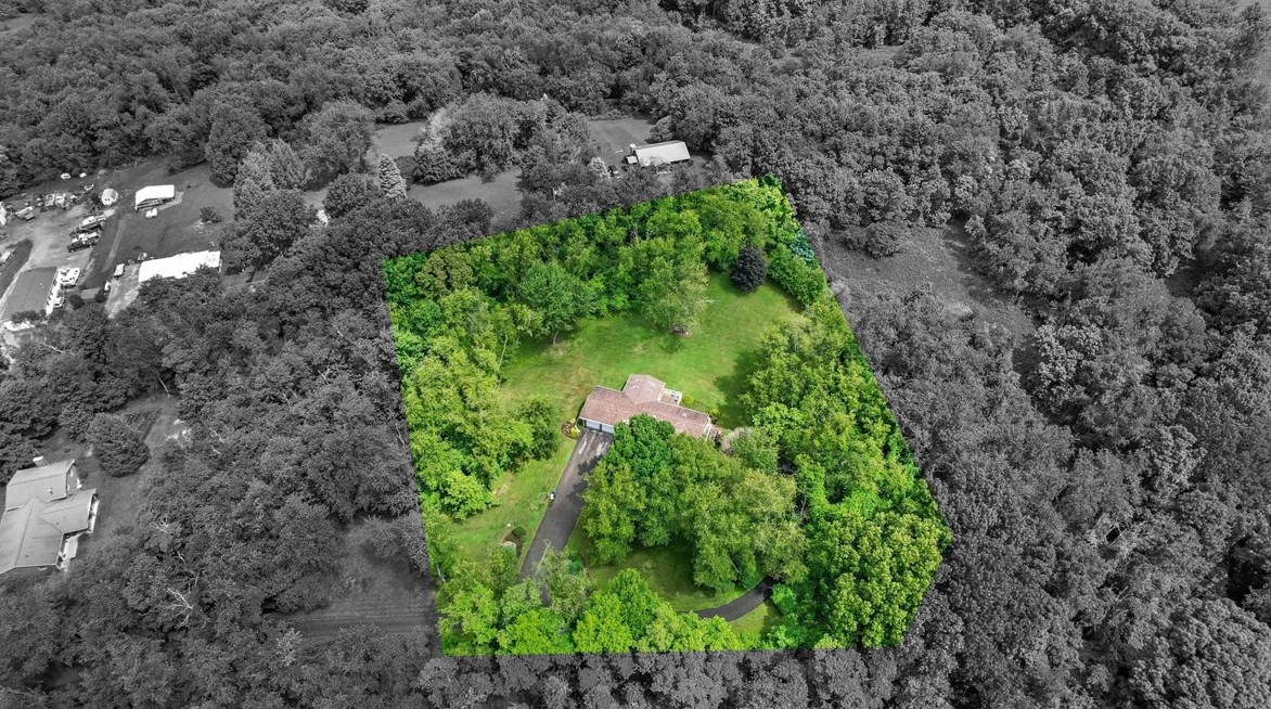 129 Tower Ln, Greensburg, PA 15601-8794