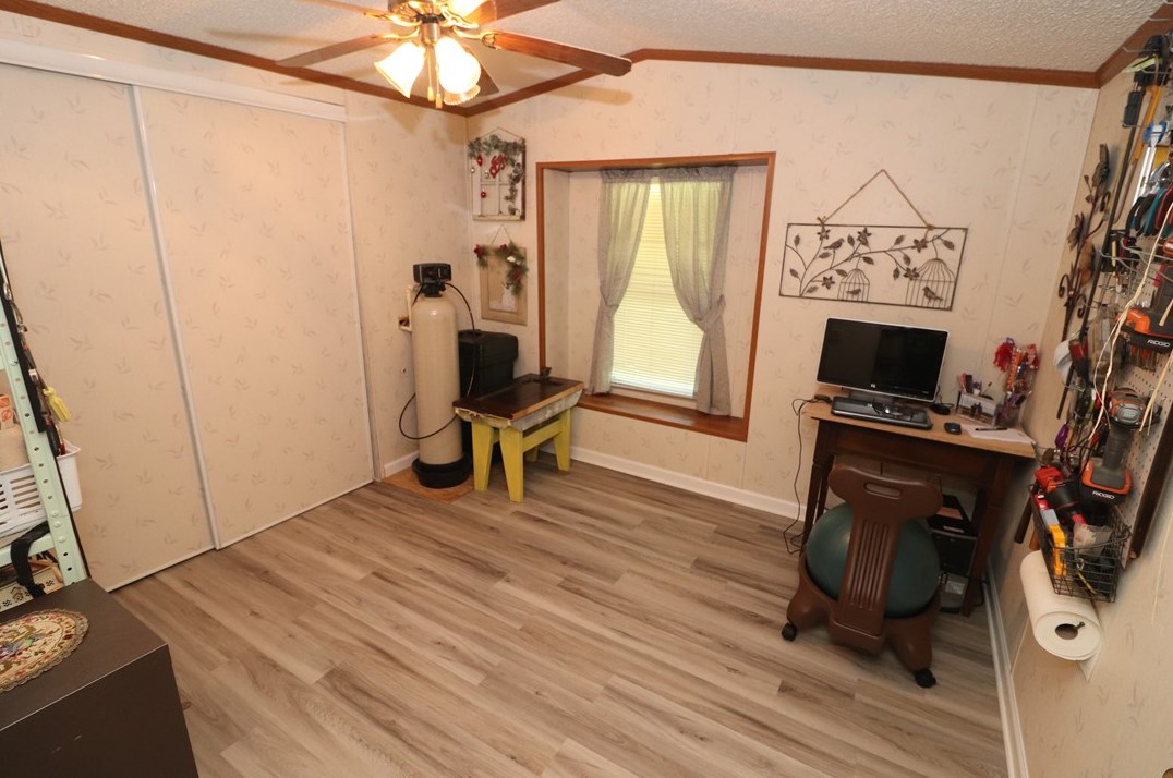 105 Helt Ln, Butler PA 16001-9753 exterior