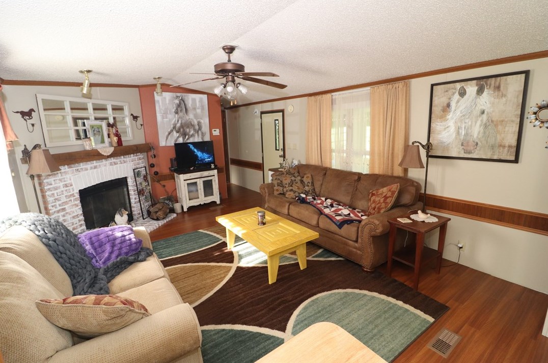 105 Helt Ln, Butler PA 16001-9753 exterior