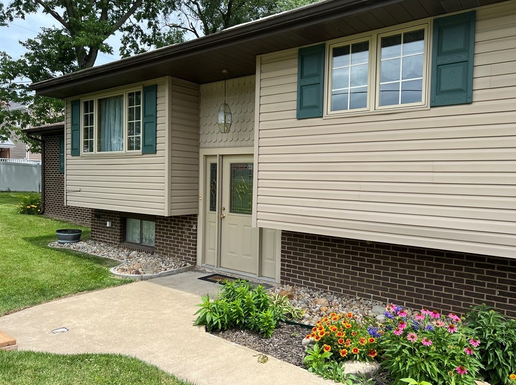 210 Navy St, Perryopolis, PA 15473-5414