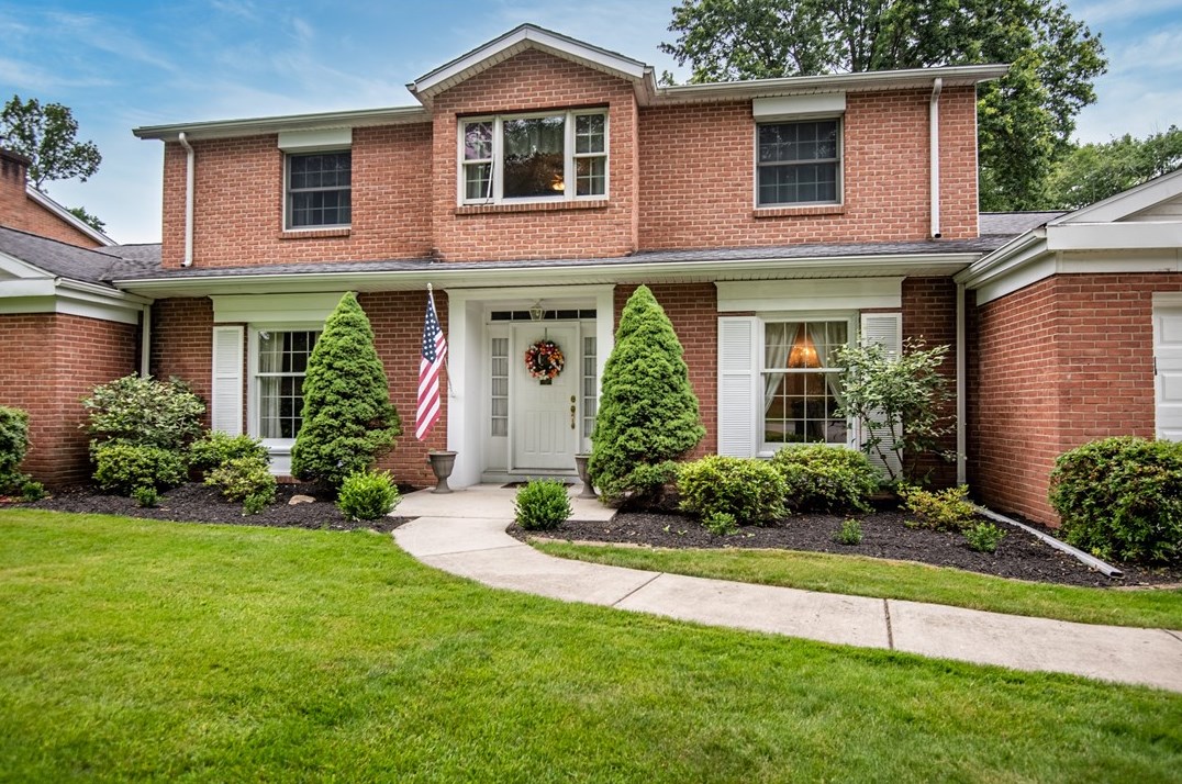 960 Forest Ln, Hermitage, PA 16150