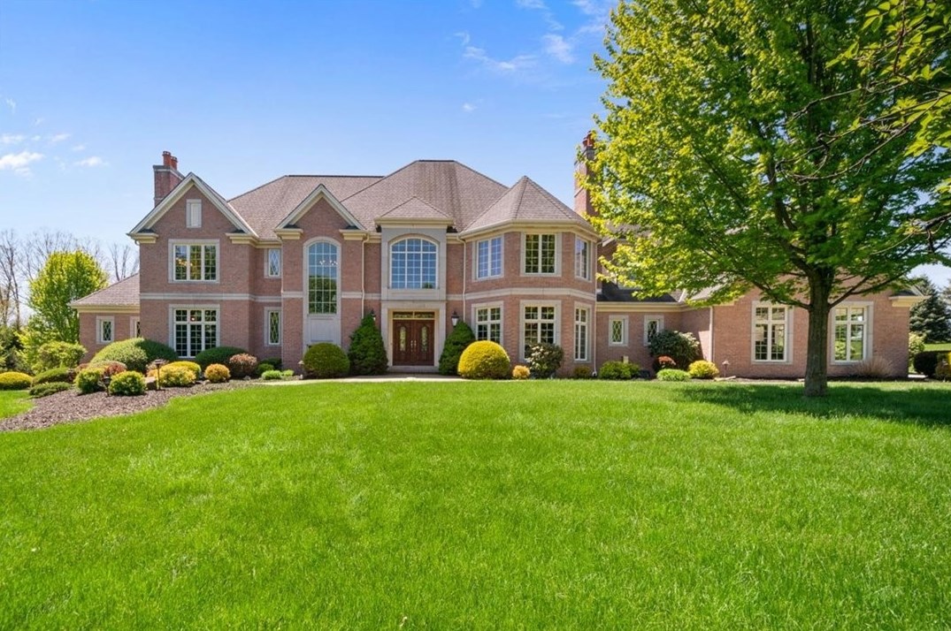 148 Carriage Hill Dr, Seven Fields, PA 16046-2352