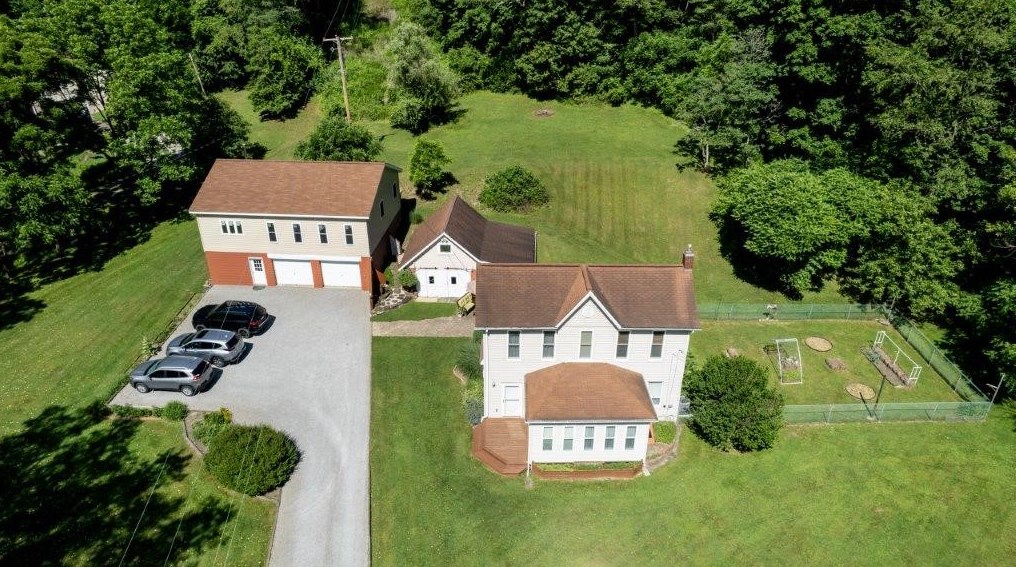 5709 Bull Creek Rd, Tarentum, PA 15084