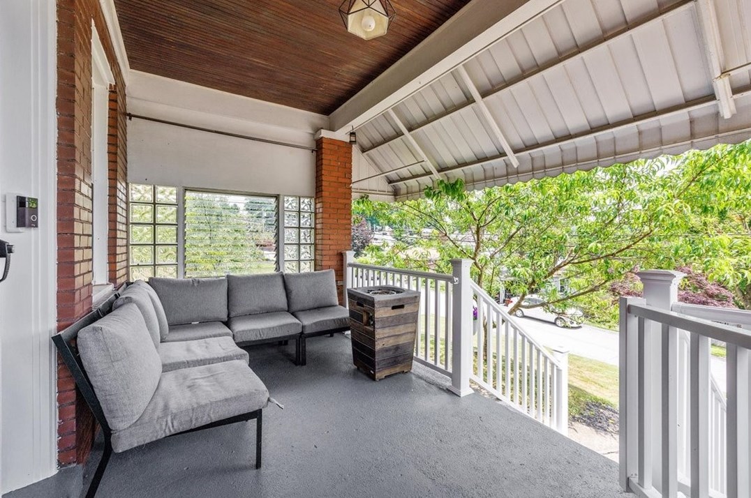 208 Orchard Park Dr, Bethel Park, PA 15102-2818