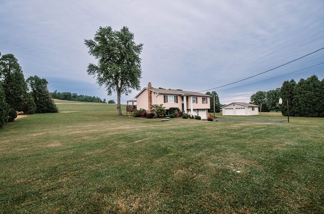 907 Quick Rd, Clarksburg, PA 15725