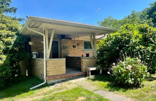 1823 Mars Hill Rd, North Huntingdon, PA 15642-4939