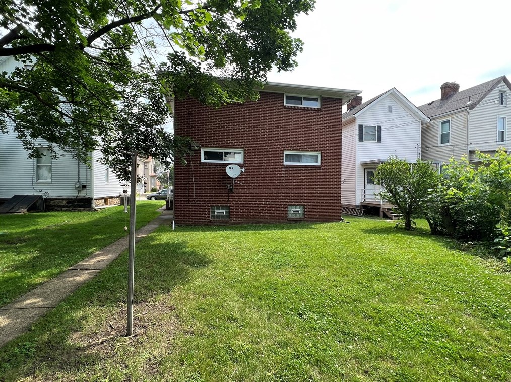 524 Chestnut St, Greensburg PA 15601-4044 exterior