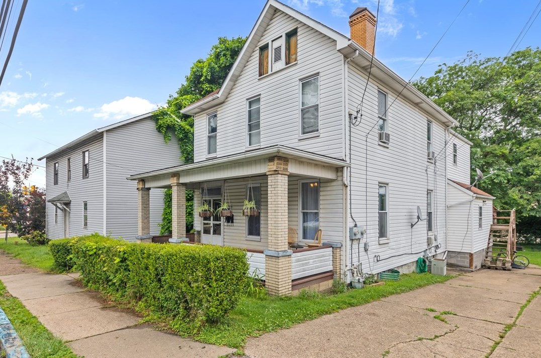 109 5th Ave, Collier Township, PA 15106-2301