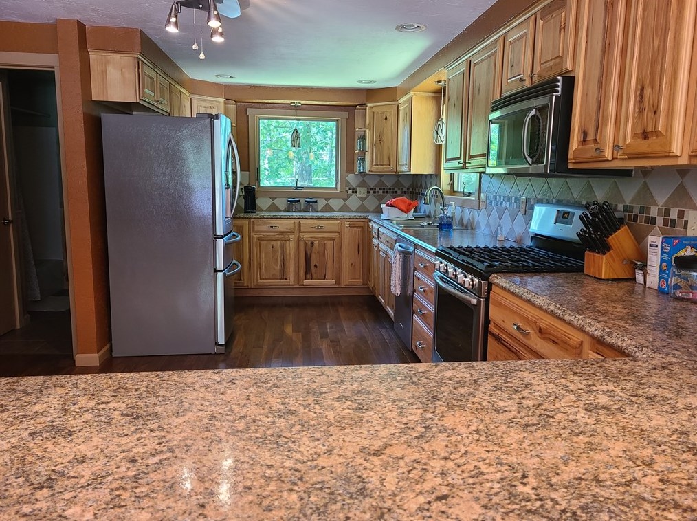 764 Peninsula Dr, Central City, PA 15926