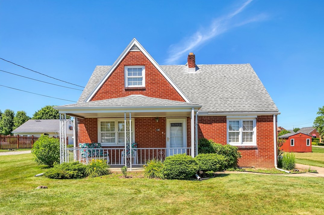 138 Allison Ave, Houston, PA 15342-1164