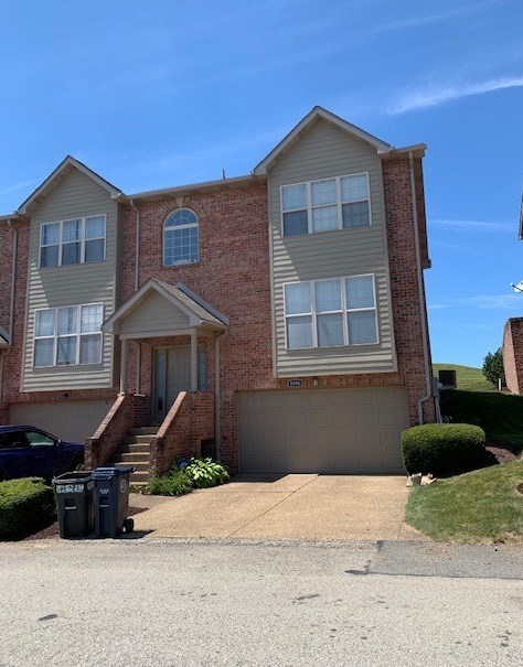 1006 Augusta Ln, Jeannette, PA 15644