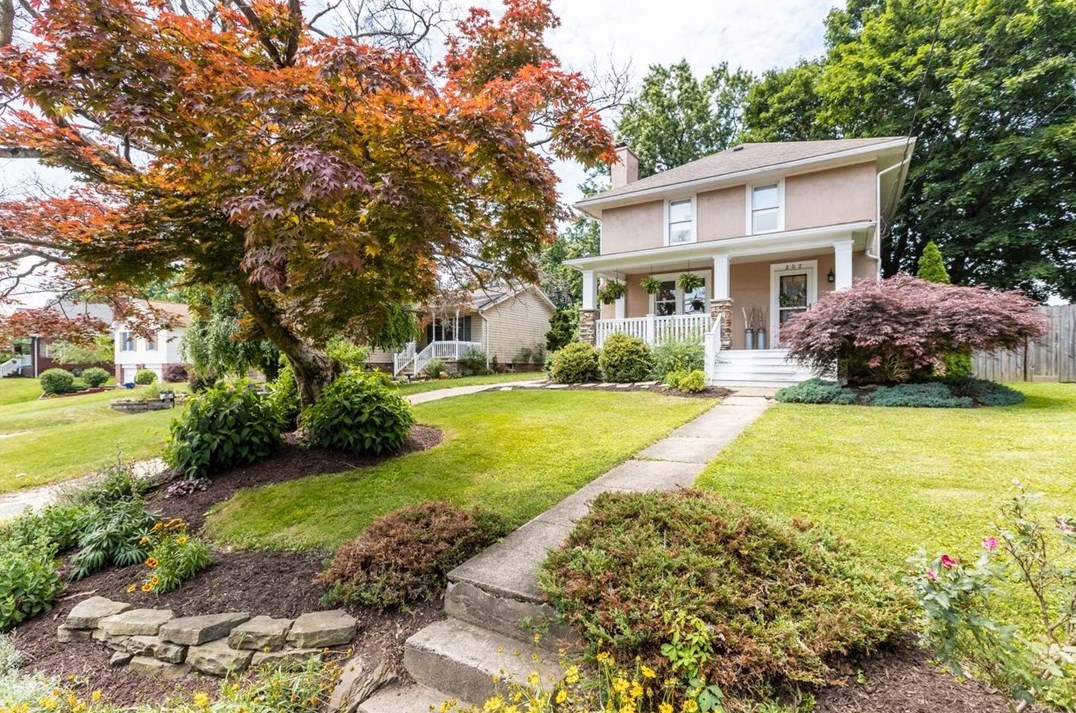 202 Orchard Park Dr, Bethel Park, PA 15102-2818