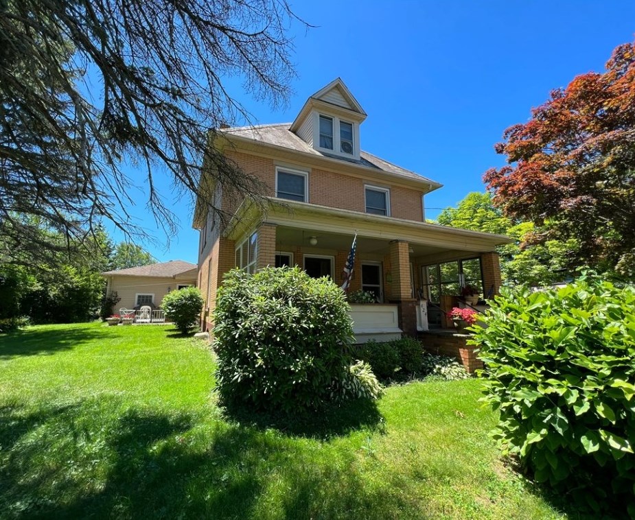 424 E Main St, Grove City, PA 16127