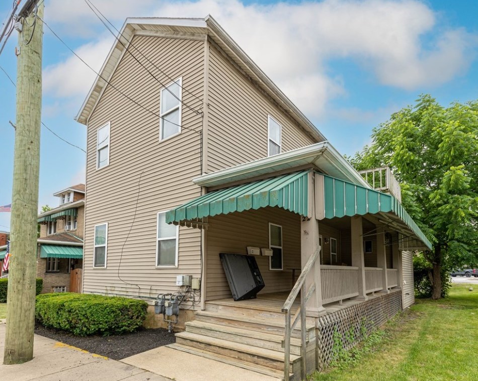 22 Main St, Houston, PA 15342-1532