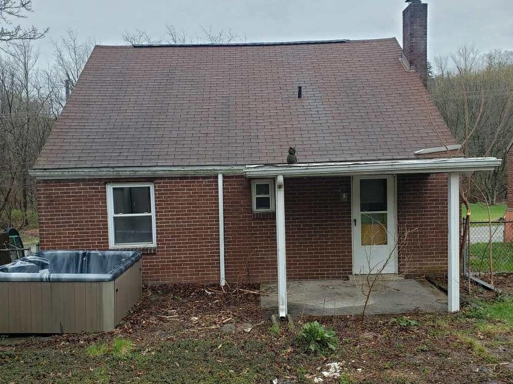 433 Agnew Rd, Jeannette, PA 15644