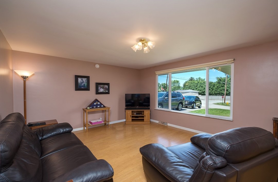 101 Janet St, Perryopolis, PA 15473-9336