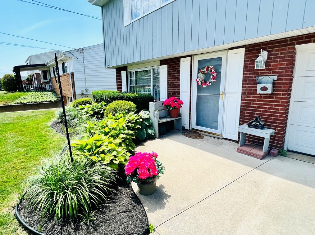 1416 Chaplin St, Conway, PA 15027-1122