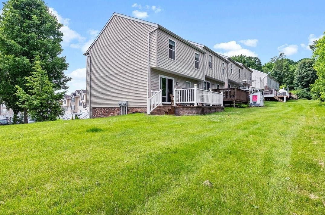 235 Mountain Dr, Collier Township, PA 15106-2267