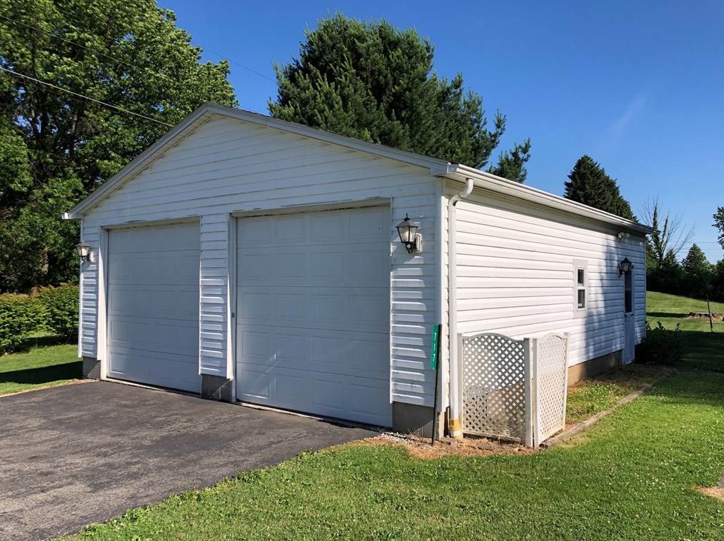 717 Buena Vista Rd, Vanderbilt, PA 15486