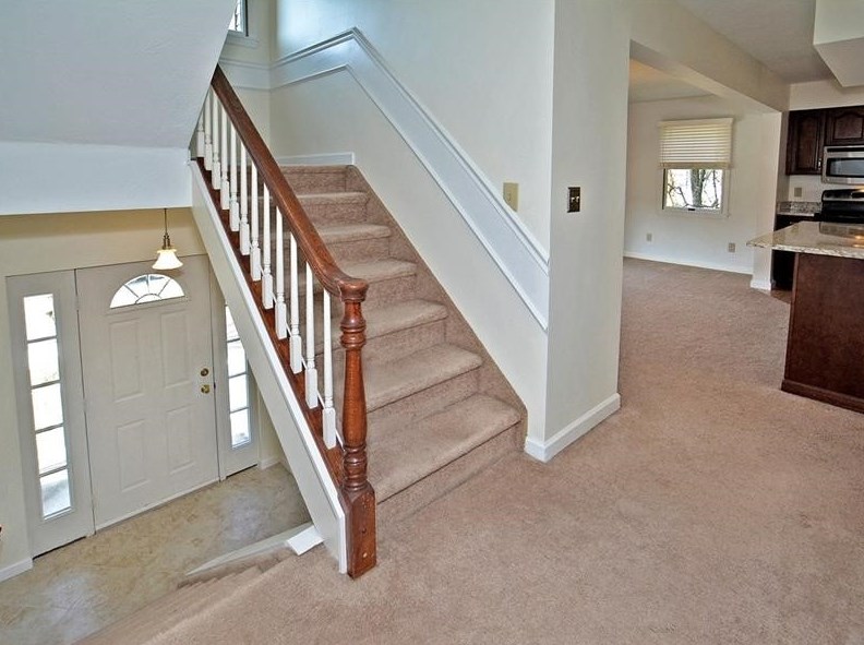 9025 Hill Dr, North Huntingdon, PA 15642
