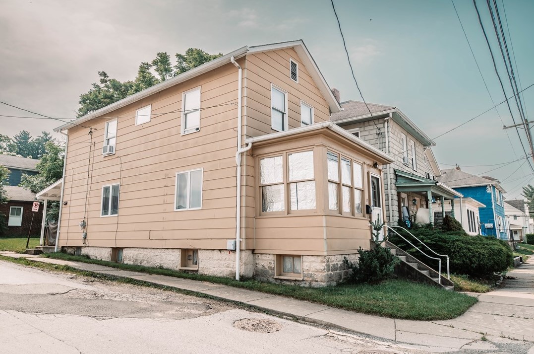 37 S 11th St, Indiana, PA 15701