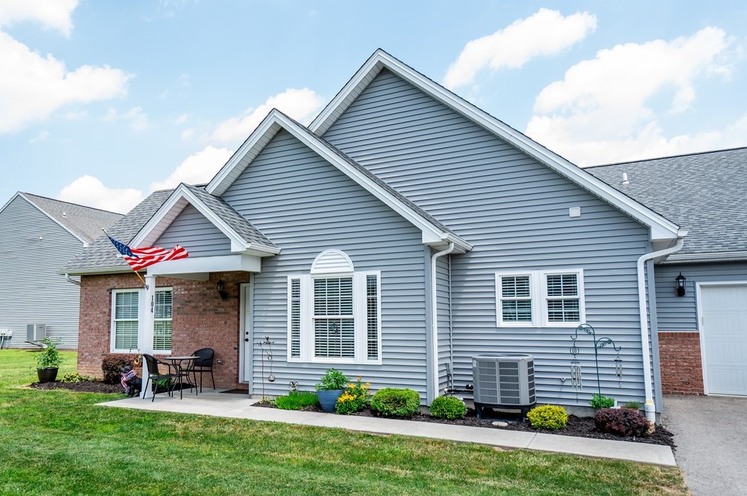 104 White Fox Ct #24, Ellwood City, PA 16117