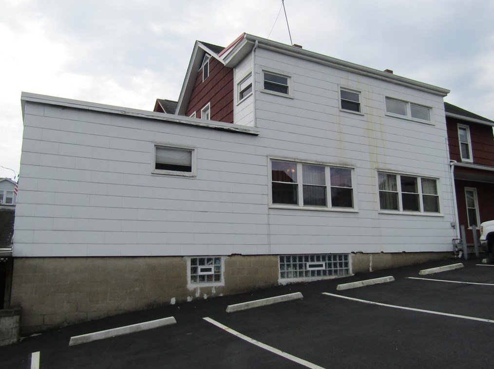 214 Fallowfield Ave, North Charleroi, PA 15022