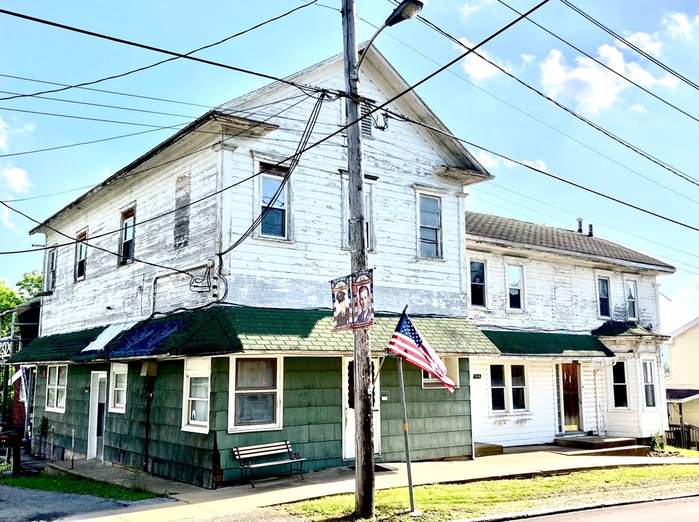 916 E Main St, Rural Valley, PA 16249
